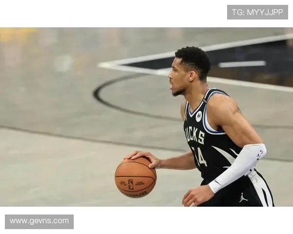 字母哥与戈贝尔的巅峰对决谁能在NBA赛场上笑到最后 字母哥与戈贝尔的巅峰对决谁能在NBA赛场上笑到最后